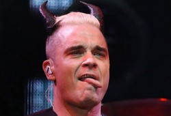 Robbie Williams to diabeł wcielony. Zobaczcie sami! [ZDJĘCIA]