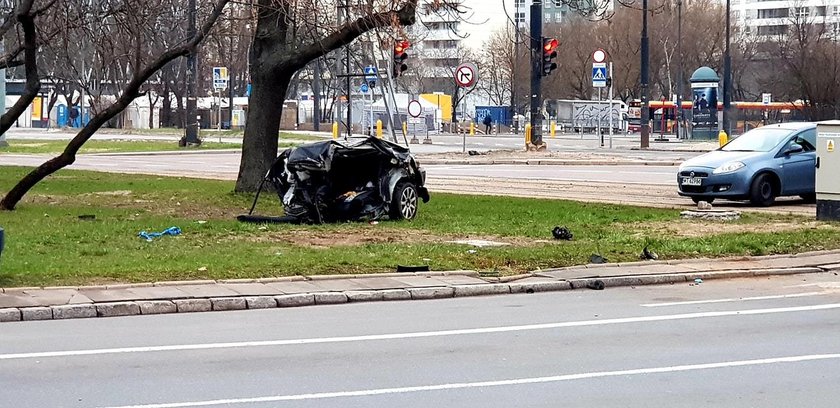 19-latek uniknął śmierci. Mógł być w tym aucie