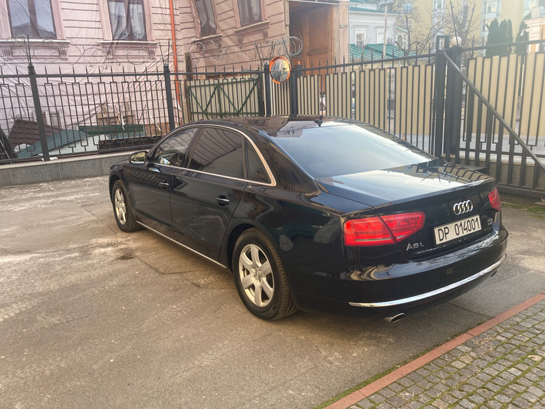 Audi A8 sprzedawane przez polską ambasadę w Kijowie