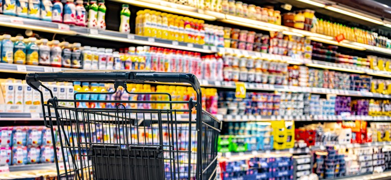 Auchan pilnie wycofuje ze sprzedaży dwa popularne produkty. "Należy wstrzymać się od spożycia"