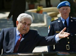 Politycy dostają listy. A w nich noże i pogróżki