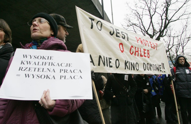 Kilkanaście tysięcy nauczycieli z całej Polski protestuje w Warszawie