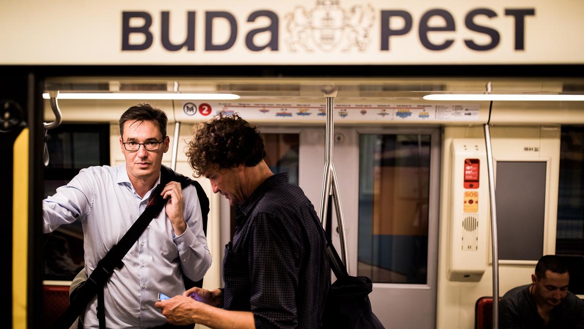 Gergely Karácsony, wówczas kandydat opozycji na burmistrza Budapesztu, w metrze, 29 sierpnia 2019 r