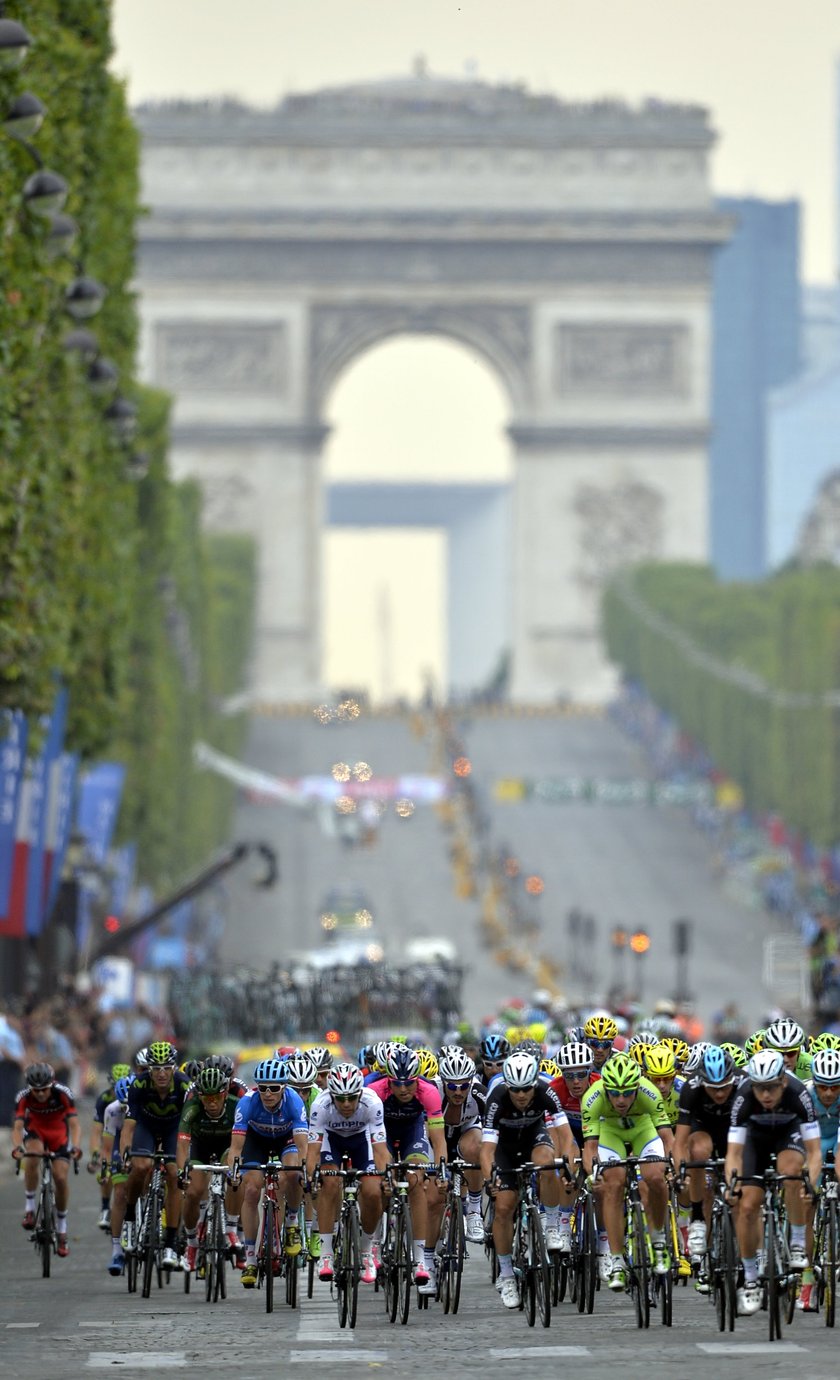 Strzelanina w Paryżu przed finałem Tour de France