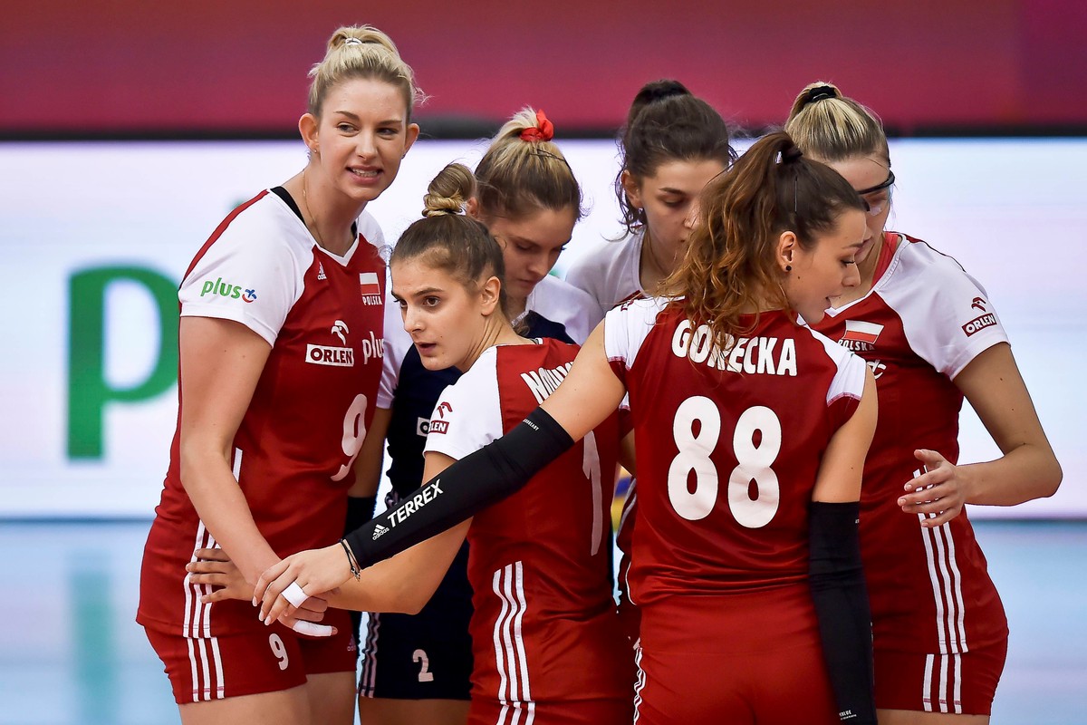 Magdalena Stysiak (L) z koleżankami z reprezentacji Polski