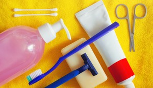 Bakterije, virusi i gljivice žive na tkaninama, plastici i metalu u kupatilu