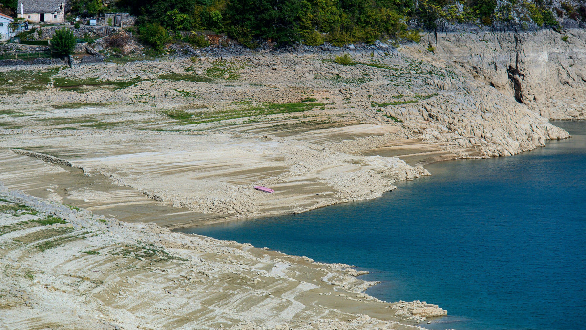 Niski poziom wód w jeziorze Peruća
