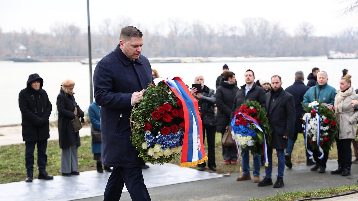 Nikola Nikodijević položio je venac na spomenik "Menora u plamenu” na Dunavskom keju