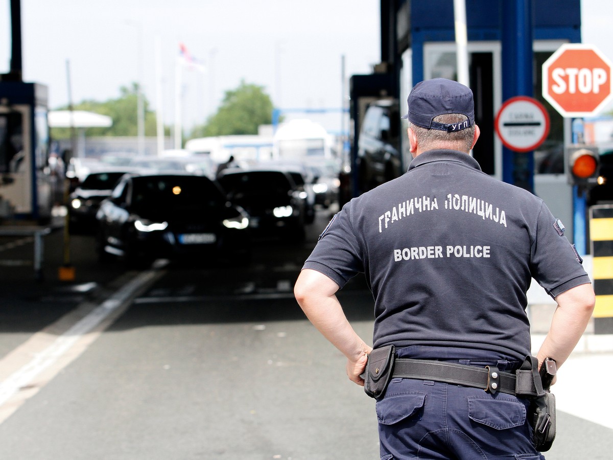OGROMNE GUŽVE NA GRANICAMA Kamiondžije u Batrovcima i Šidu čekaju I PO PET SATI, AMSS upozorava i na maglu