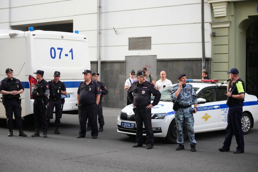 Kordon policije ispred Vrhovnog suda u Moskvi