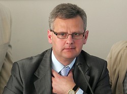 "Pochwalmy premiera za ministra Grada"