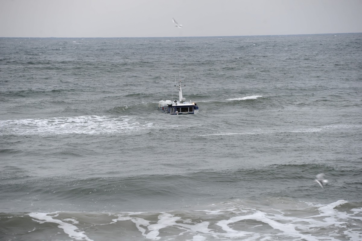 Tragedia na Bałtyku. Trzech rybaków w wodzie, jeden w stanie krytycznym