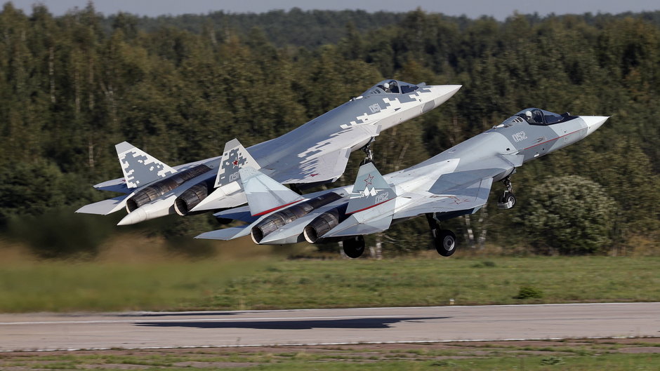Rosyjski myśliwiec piątej generacji Su-57 podczas targów lotniczych w 2019 r.