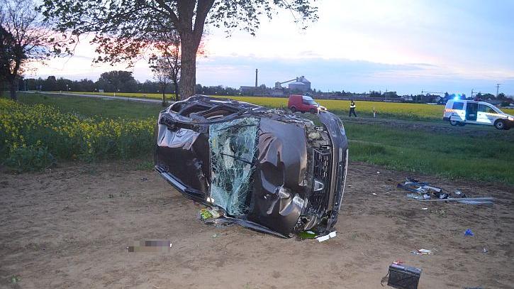 Az Ausztriában élő ápolónő Daciája felborult, a biztonsági öv megvédte a fiát /Fotó: police.hu