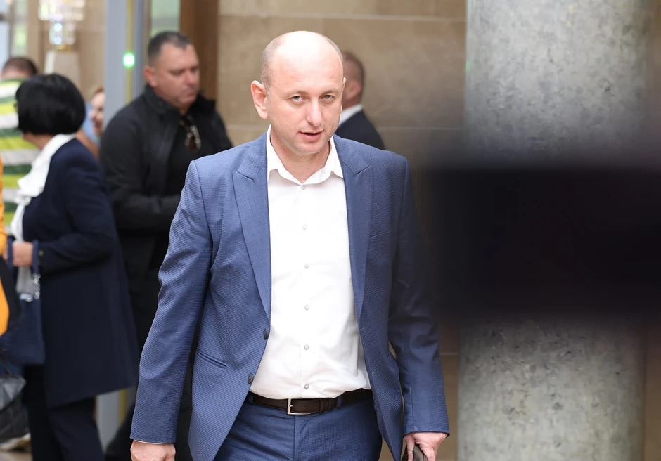 Milan Knežević smatra da je razlog kašnjenja rezultata popisa to što je "broj Srba porastao u zemlji"