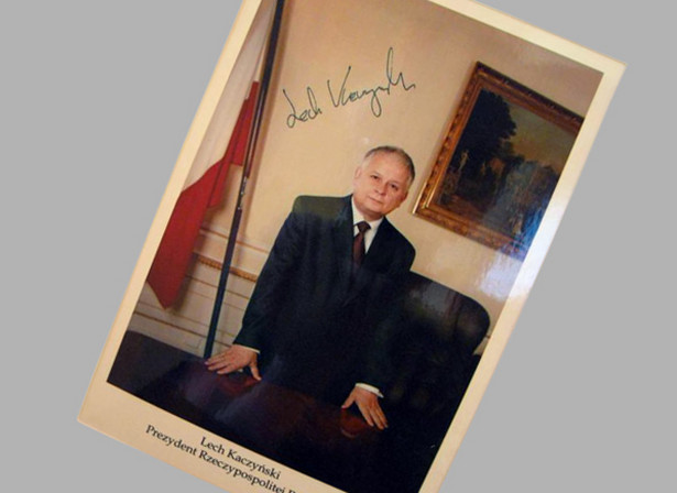 Autografy Kaczyńskiego chodzą za złotówkę