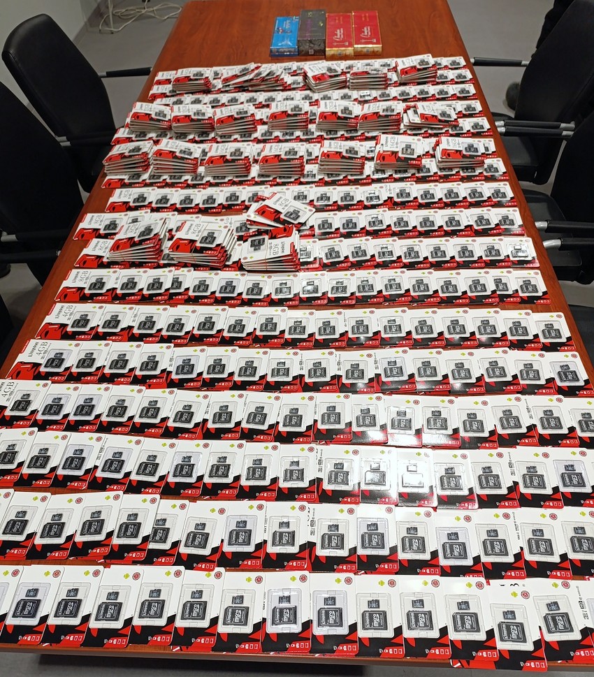 Memorijske kartice i cigarete 