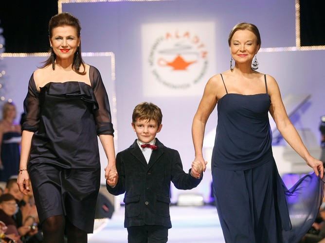 Halina Frąckowiak i Laura Łącz podczas imprezy Fundacji Spełnionych Marzeń – grudzień 2009