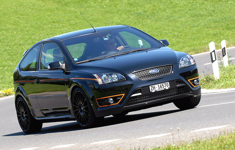 Ford Focus ST Black Edition – czarna mamba