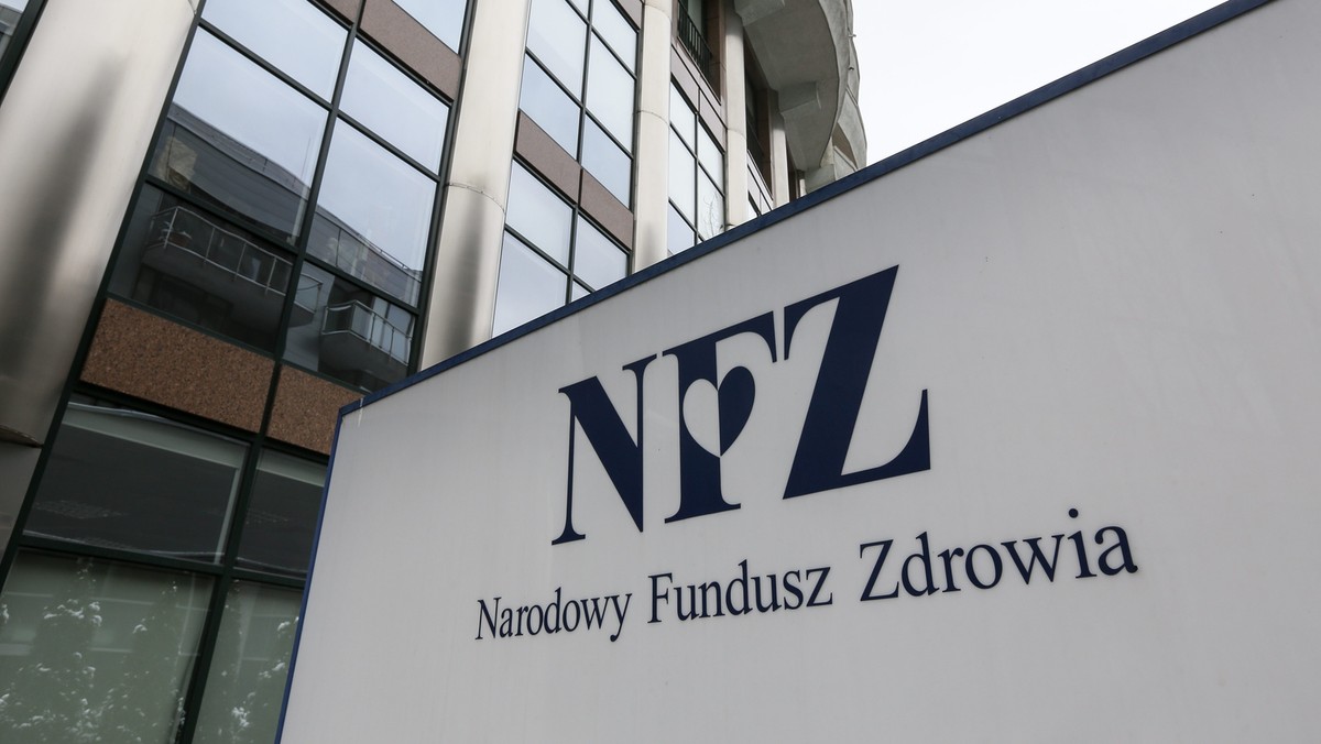 Konsultanci bezpłatnej infolinii NFZ, działającej całą dobę, siedem dni w tygodniu pod numerem 800 190 590, przekazują pacjentom kontakty do placówek podstawowej opieki zdrowotnej udzielających teleporad medycznych - informuje NFZ.