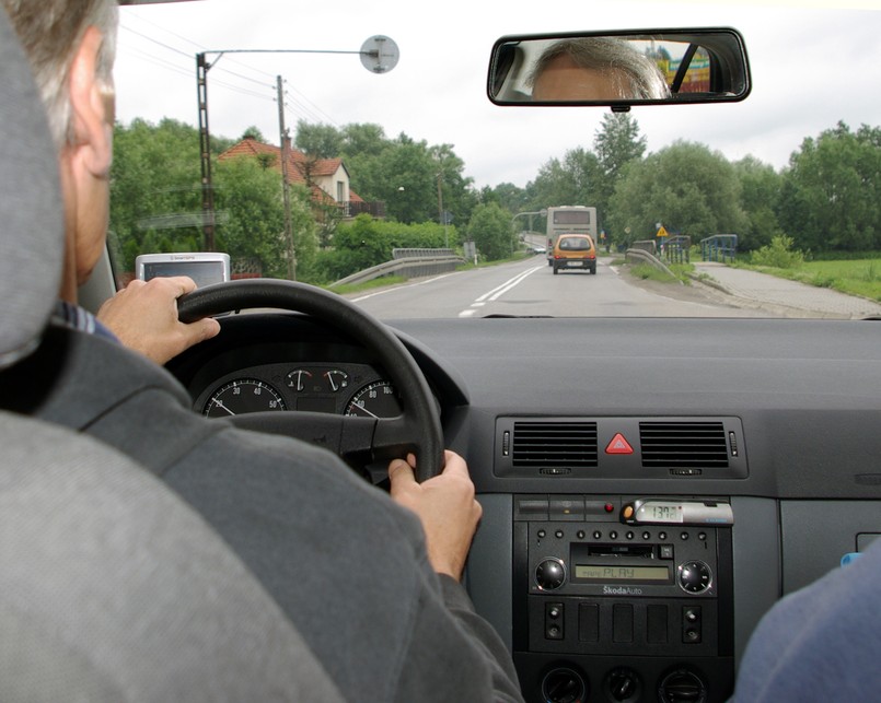 Policja ma informować urzędy skarbowe o zatrzymaniu służbowych aut, które były używane przez pracowników firm do celów prywatnych.