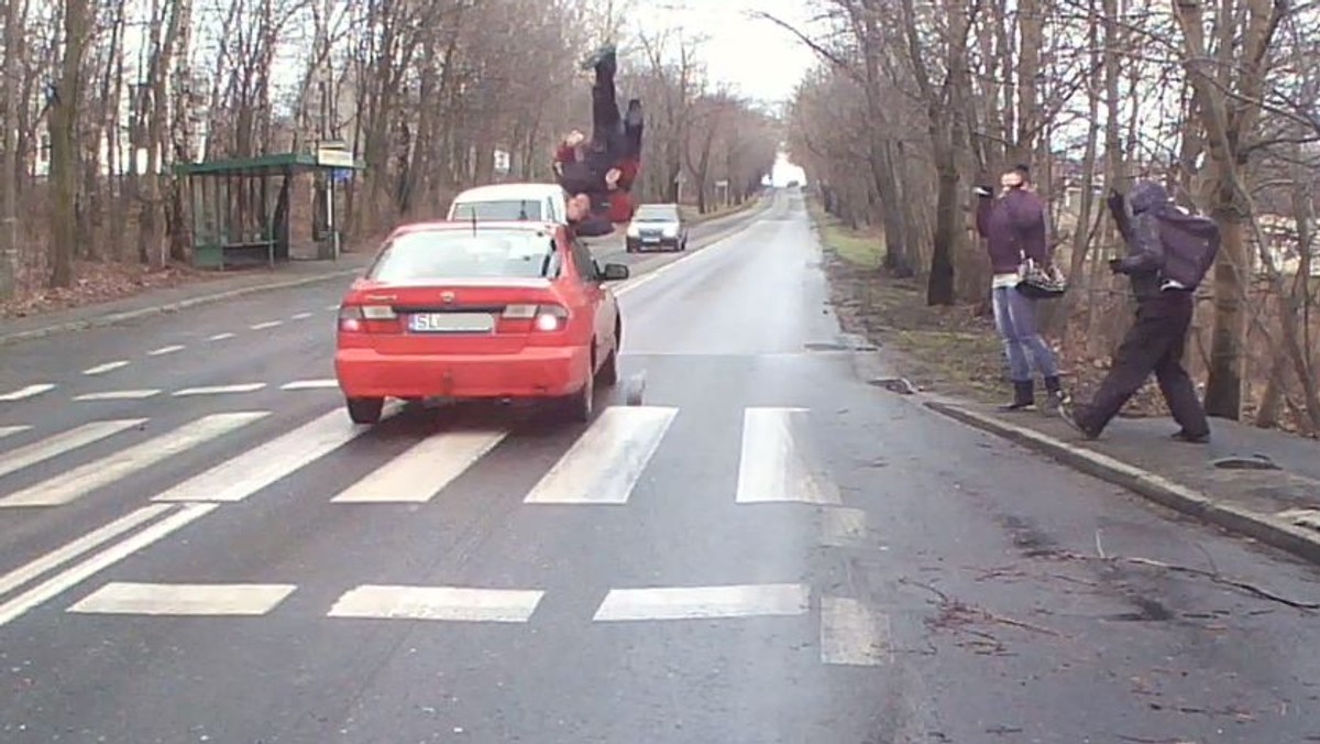 Smiertelne Potracenie Na Pasach W Rudzie Slaskiej Drastyczne Wideo Z Wypadku Dziennik Pl