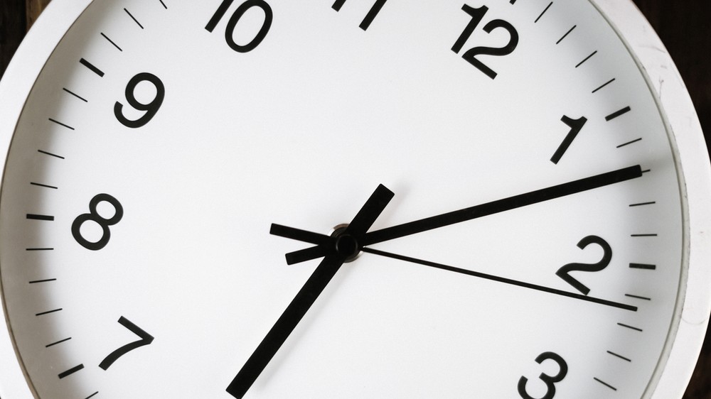 Mnohí Slováci si nevedia poradiť s touto jednoduchou otázkou: koľko číslic sa skutočne nachádza na ciferníku hodiniek?
