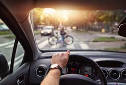 Piesi z większymi prawami i nowe obowiązki dla kierowców – zmiany weszły w życie