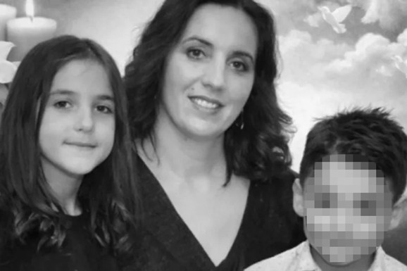 DEČAK (9) U TRENU OSTAO BEZ MAJKE I SESTRE! Najnovije informacije o stanju mališana povređenog u teškoj nesreći kod Sjenice: Pokosio ih vozač "škode" na trotoaru