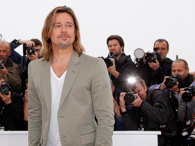 Brad Pitt pozuje akredytowanym fotografom