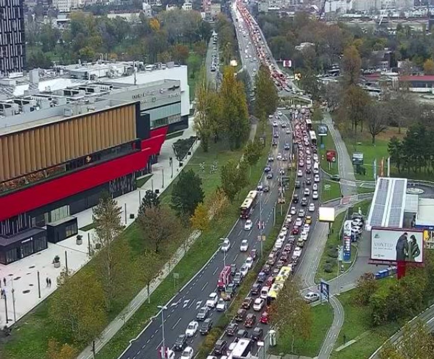 Kružni tok kod tržnog centra Ušće