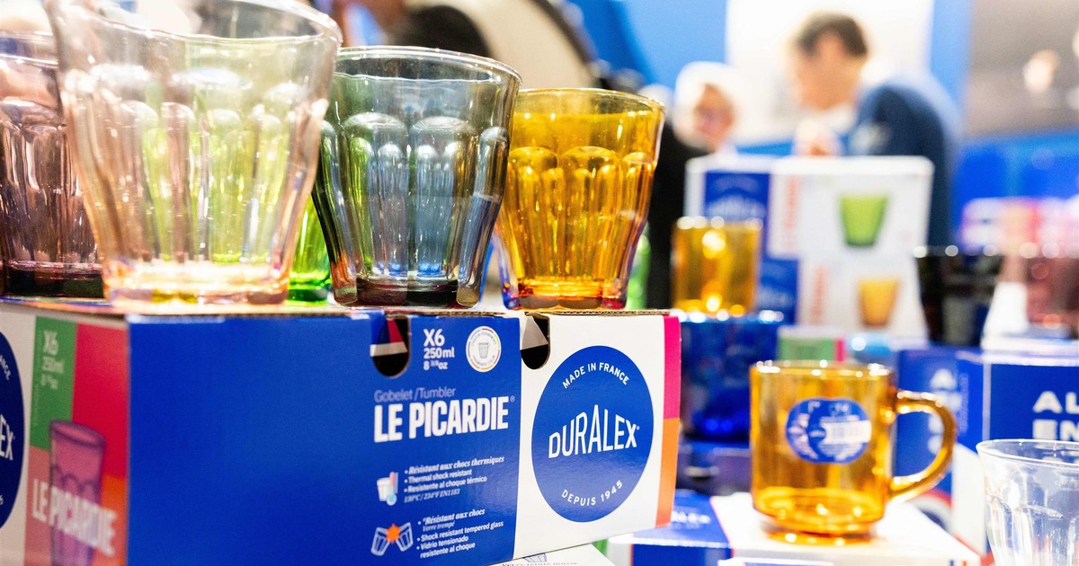 Każdy Polak miał te szklanki w domu. Kultowa firma była na skraju upadku. Uratowali ją klienci