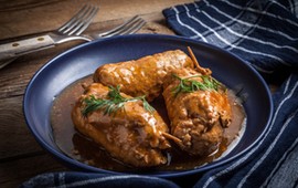 wielkanocne-zrazy-wolowe-zawijane-w-sosie-wlasnym