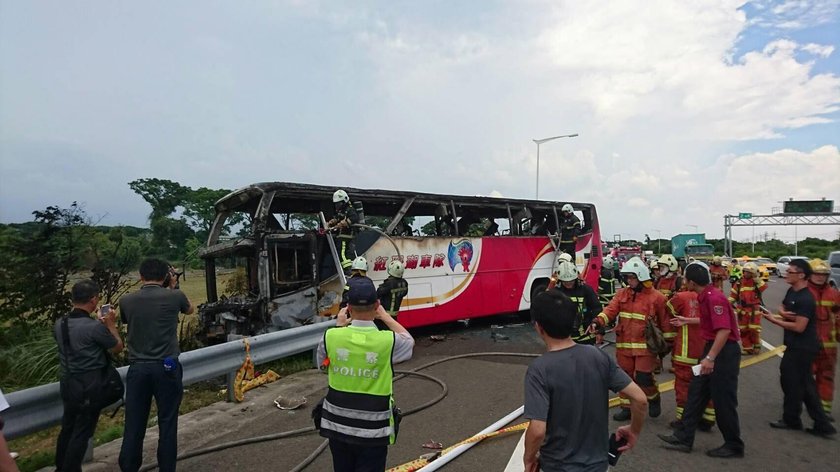 Spłonął autobus z turystami! Nikt nie przeżył