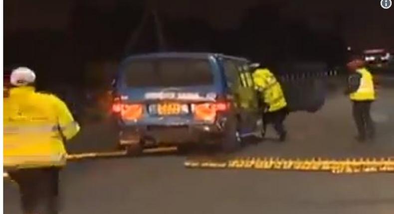 ‘Drunk’ driver jumps out of moving Trotro, engages police in a 100-metre race (Video)