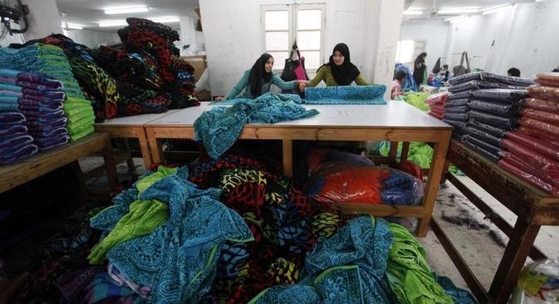 Labourers work at a textile mill in Mahalla el-Kubra, about 110 km north of Cairo March 5, 2014. REUTERS/Mohamed Abd El Ghany