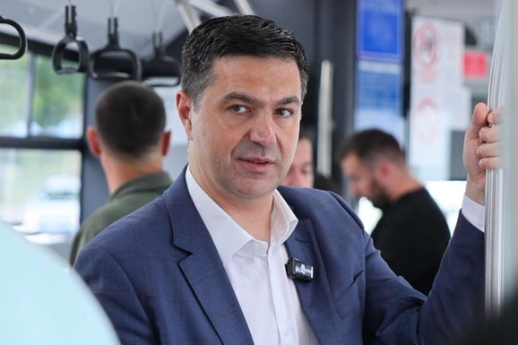 Godinu dana besplatnog prevoza u Nišu: Bez karte, bez kusura, sa više osmeha (FOTO)