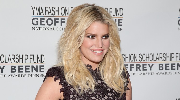 Jessica Simpson mellesleg 37 évesen is nagyon bomba - Fotó