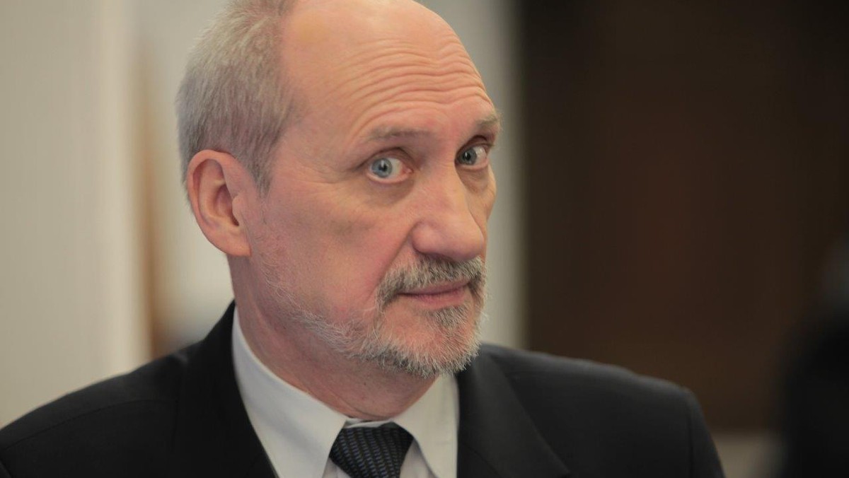 Raport Smoleński. Macierewicz: ogłoszenie jak pozwolą na to warunki pandemii