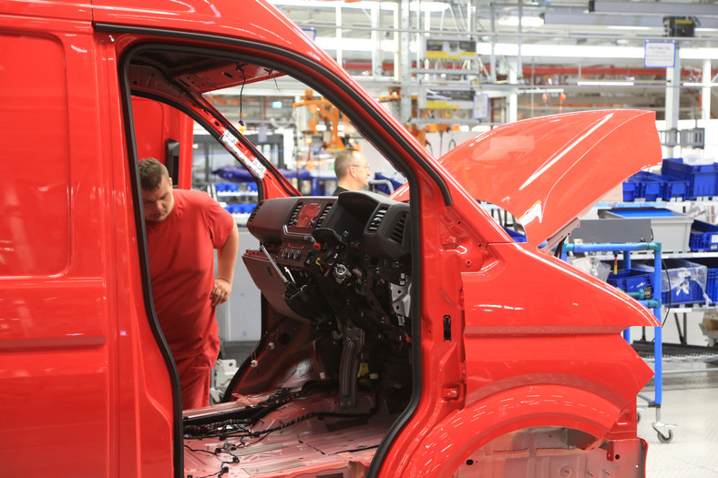 Fabryka Volkswagena we Wrześni: etapy produkcji Craftera na montażu