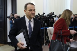 Sikorski nie wytrzymał: Tchórzostwo przed Kaczyńskim. "Nienawiść do Tuska ważniejsza od Wojska Polskiego"
