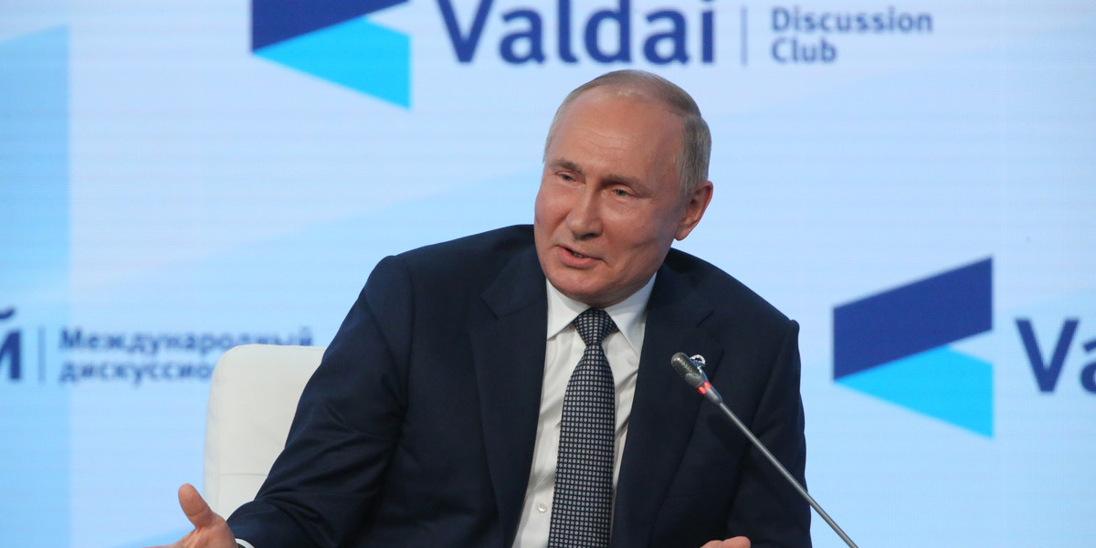 Władimir Putin nakazał prezesowi Gazpromu odkręcenie kurka z gazem.