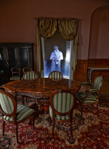 Hologramy uczą historii pałacu