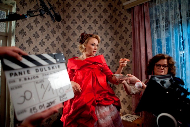 Katarzyna Figura i Sonia Bohosiewicz na planie filmu 'Panie Dulskie'