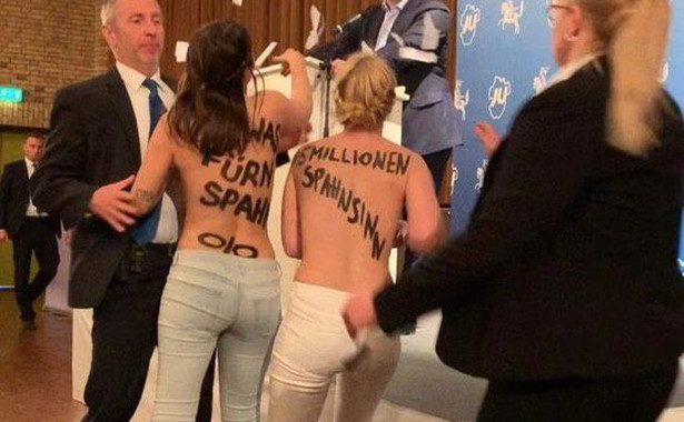 Niemiecki minister zdrowia zaatakowany przez półnagie aktywistki Femen [WIDEO]