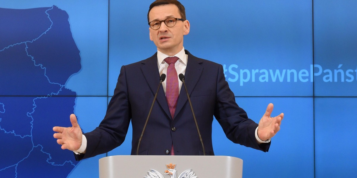 Morawiecki wytnie wiceministrów i premie!