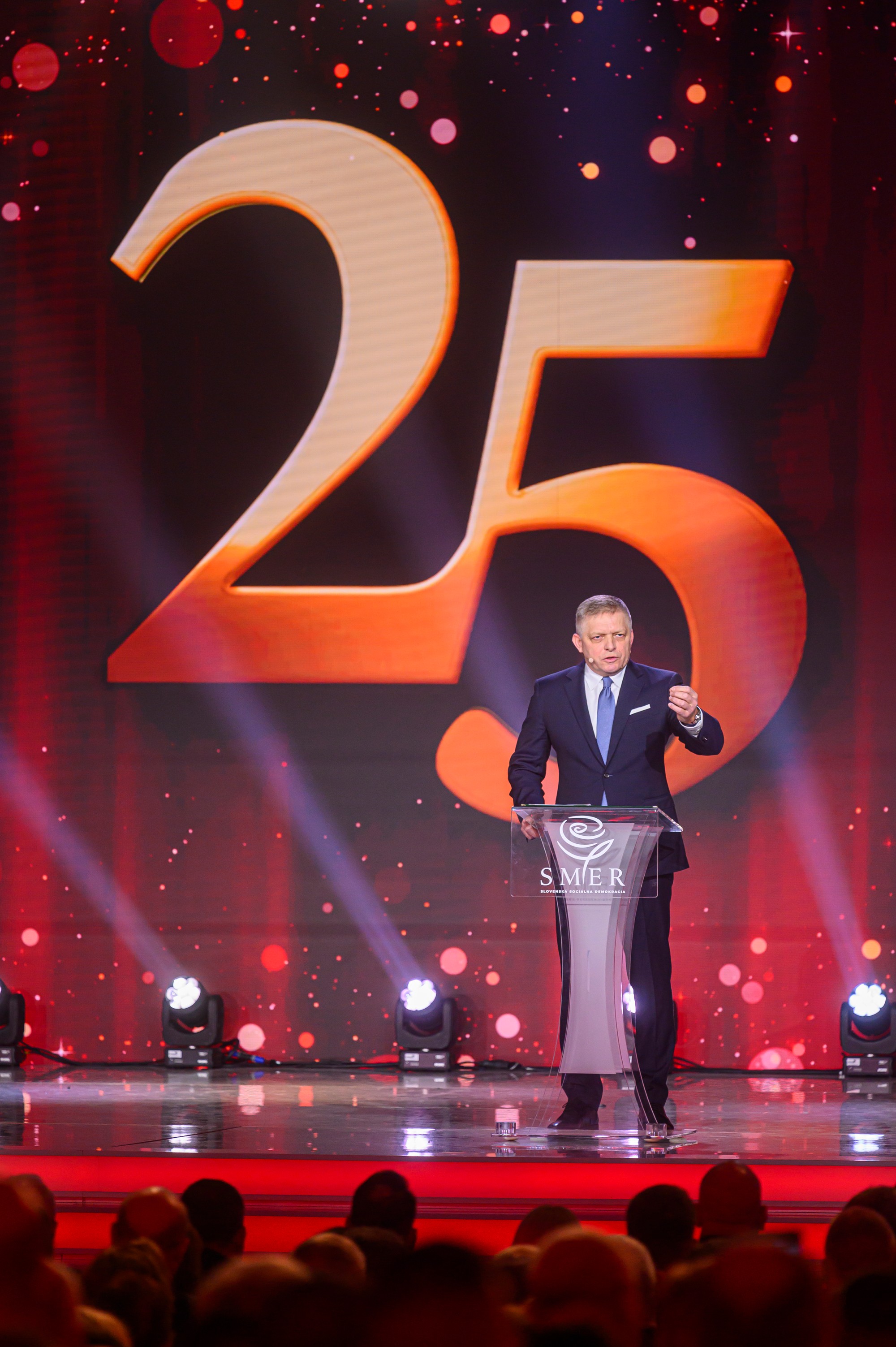 Predseda strany Smer-SD a premiér SR Robert Fico vystupuje s príhovorom na slávnostnom sneme strany Smer.