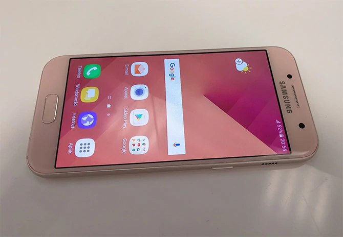 Różowy Samsung Galaxy A3 2017