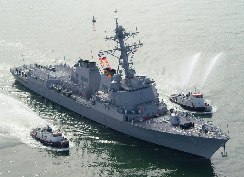 USS Mason znów otworzył ogień