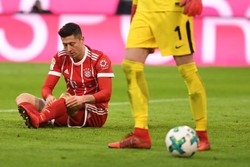 Bayern uległ "Wieśniakom". Bramka Lewandowskiego nie pomogła